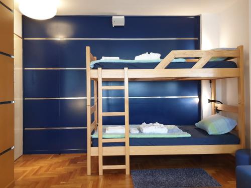 Poschodová posteľ alebo postele v izbe v ubytovaní Spirit Apartments