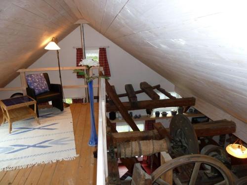 an attic room with a bunch of wooden furniture at Mühlenteich in der Oldenstädter Wassermühle in Uelzen