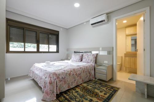 Postel nebo postele na pokoji v ubytování Foz Cobertura 3 suítes e Foz Apartamento 2 suítes