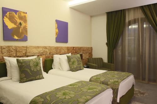 Säng eller sängar i ett rum på Monoberge Hotel