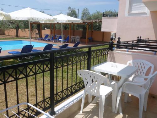 Πισίνα στο ή κοντά στο Villa Platanos