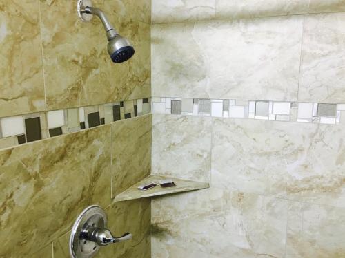 Ένα μπάνιο στο Relax Inn Lawton