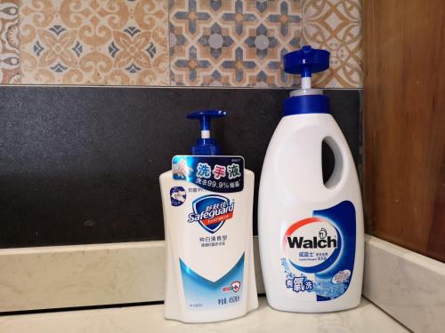 two bottles of cleaning products sitting on a counter at Zhangjiajie National Park Yuelu Homestay in Zhangjiajie