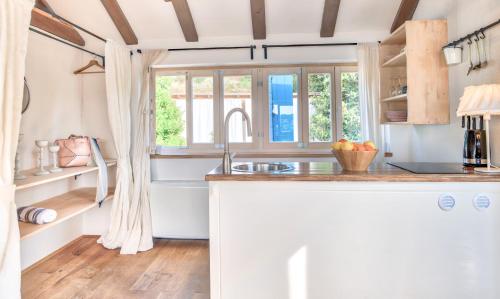 Una cocina o cocineta en ECO Aparthotel The Dreamers's Club