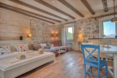 Un lugar para sentarse en ECO Aparthotel The Dreamers's Club