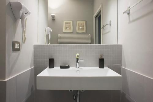 a bathroom with a white sink and a mirror at Principessa Mafalda in Messina