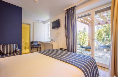 a bedroom with a bed and a sliding glass door at Hotel Rural Misarela in Geres