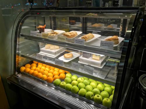 Makanan di atau berdekatan hotel