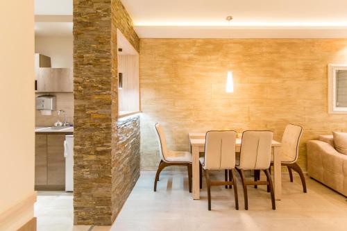 a kitchen and dining room with a table and chairs at Apartmani Eleganza & La Vista in Novi Sad