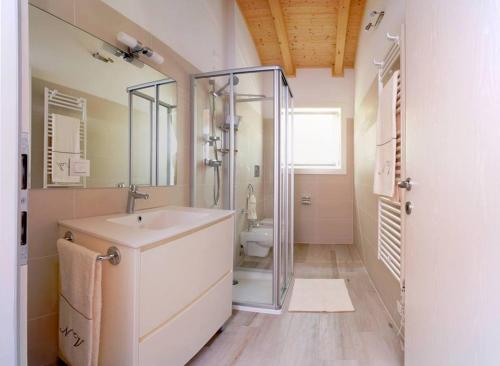 a bathroom with a sink and a shower and a toilet at Nikolas' Valley in Cornuda