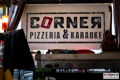 a sign for a pizza and margarita shop at Hotel Youri Il Magnifico in Genova