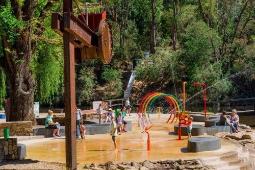Ο χώρος παιχνιδιού για παιδιά στο Goldfield Holiday Units