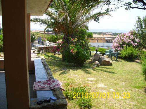 a view of a garden from a house with a bench at ZIRICHELTULA Villa PANORAMICA con ARIA CONDIZIONATA in Lu Pultiddolu