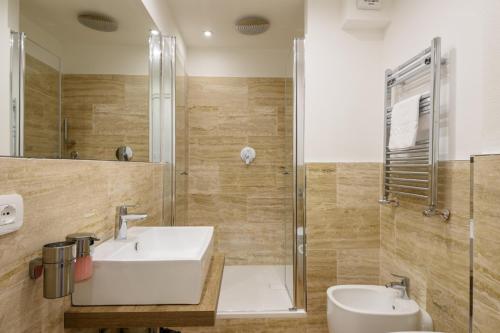 Ένα μπάνιο στο Regis Condo