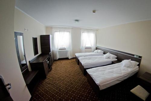 Postel nebo postele na pokoji v ubytování Hotel Podkowa