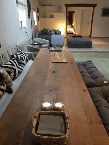 a large wooden table in a living room at Hof Busen Loft in Mönchengladbach