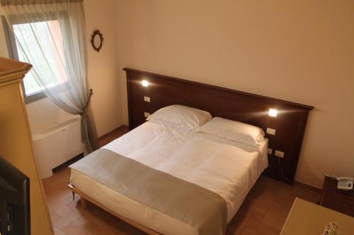 a bedroom with a large bed and a window at Agriturismo Ben Ti Voglio in Bologna