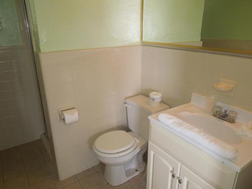 Ένα μπάνιο στο Sifting Sands Motel