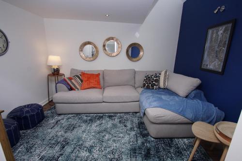Loft Style Apartment for 4, 1 Broadhurst Court, close to town, station & hospital