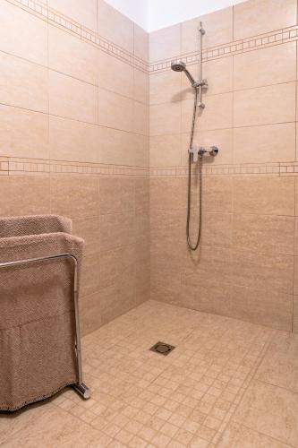 Koupelna v ubytování RÁBA Apartman