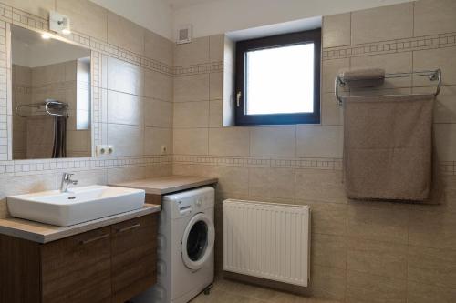 Koupelna v ubytování RÁBA Apartman