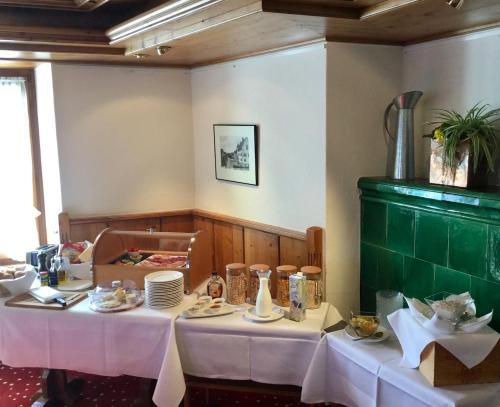 Foto sihtkohas Suhr asuva majutusasutuse Hotel zum Kreuz galeriist