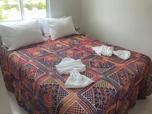 A bed or beds in a room at Flat Excelente em Porto de Galinhas PALM VILLAGE ACQUA frente para as piscinas