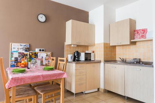 Kuchyň nebo kuchyňský kout v ubytování MSE Apartman