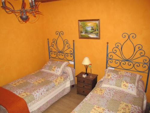 Giường trong phòng chung tại Albergue San Pelayo