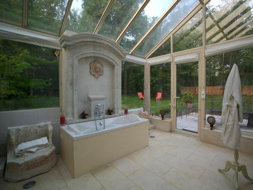 Bathroom sa Château De Chambiers