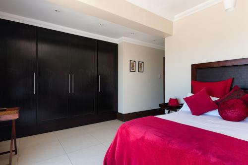 Katil atau katil-katil dalam bilik di Beachhaven with Inverter & Solar