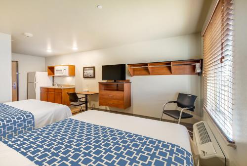 Postel nebo postele na pokoji v ubytování Econo Lodge Burlington I-70
