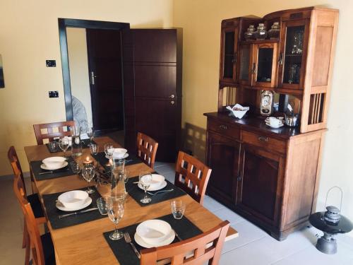 a dining room with a wooden table and chairs at Villa Brettino- Pesaro mare e cultura - intera struttura con piscina in Fano