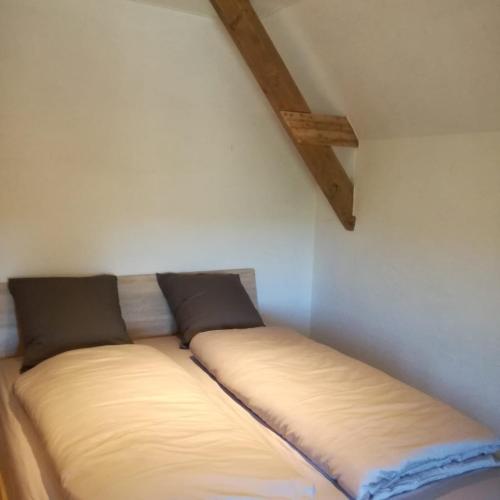 a bed in the corner of a room at Hauwaertshoeve in Beernem