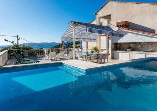 Piscina a Villa Arka o a prop