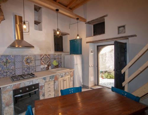 Nhà bếp/bếp nhỏ tại Casa Vacanza La Rocca