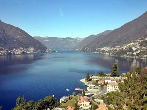 a view of a large body of water with mountains at Cà Elsa B&B in Dubino