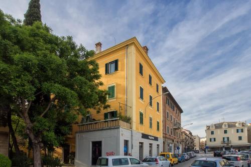 City center Secession charm near National Theatre