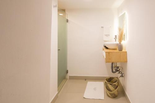 a bathroom with a sink and a mirror at Hotel Casona Independencia in Guadalajara