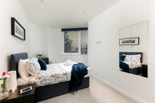 a bedroom with a bed and a mirror at Kings Reach Reading in Reading