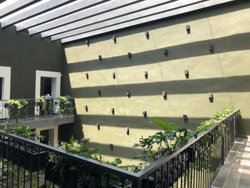 a building with a wall with windows and plants at Hotel Isabel in Puebla