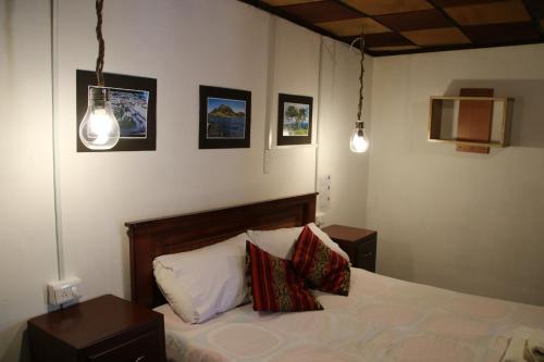 Una cama o camas en una habitación de Hospedaje Los Ponchos