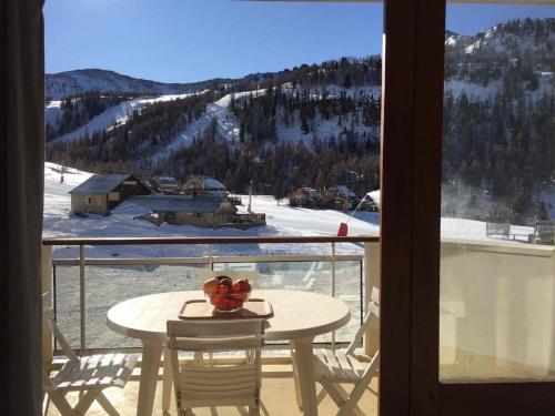 Chaleureux 3 pièces 50m² plein sud avec grande terrasse au pied des pistes à Isola 2000