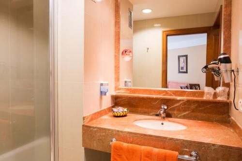 a bathroom with a sink and a shower at Aparthotel El Galeón in Santa Cruz de la Palma