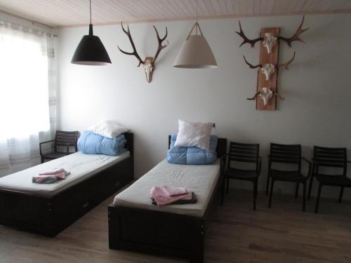 Ένα ή περισσότερα κρεβάτια σε δωμάτιο στο Kihelkonna Jahimaja majutus