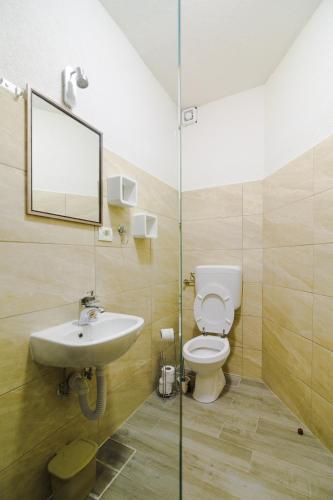 Koupelna v ubytování Apartmani Moon