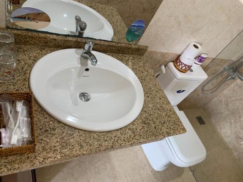 Bilik mandi di King Hotel