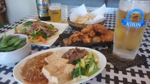 ゲストハウスの敷地内または近くでの食事または食べ物