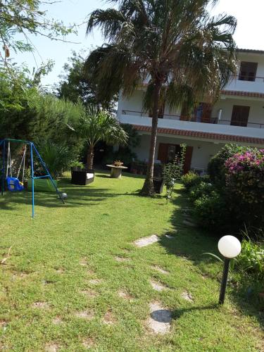 Κήπος έξω από το Villa Calipso