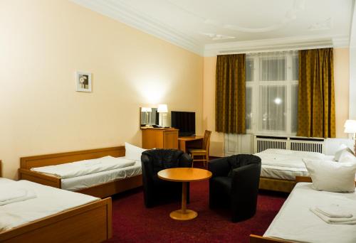 Postel nebo postele na pokoji v ubytování Hotel Aster an der Messe